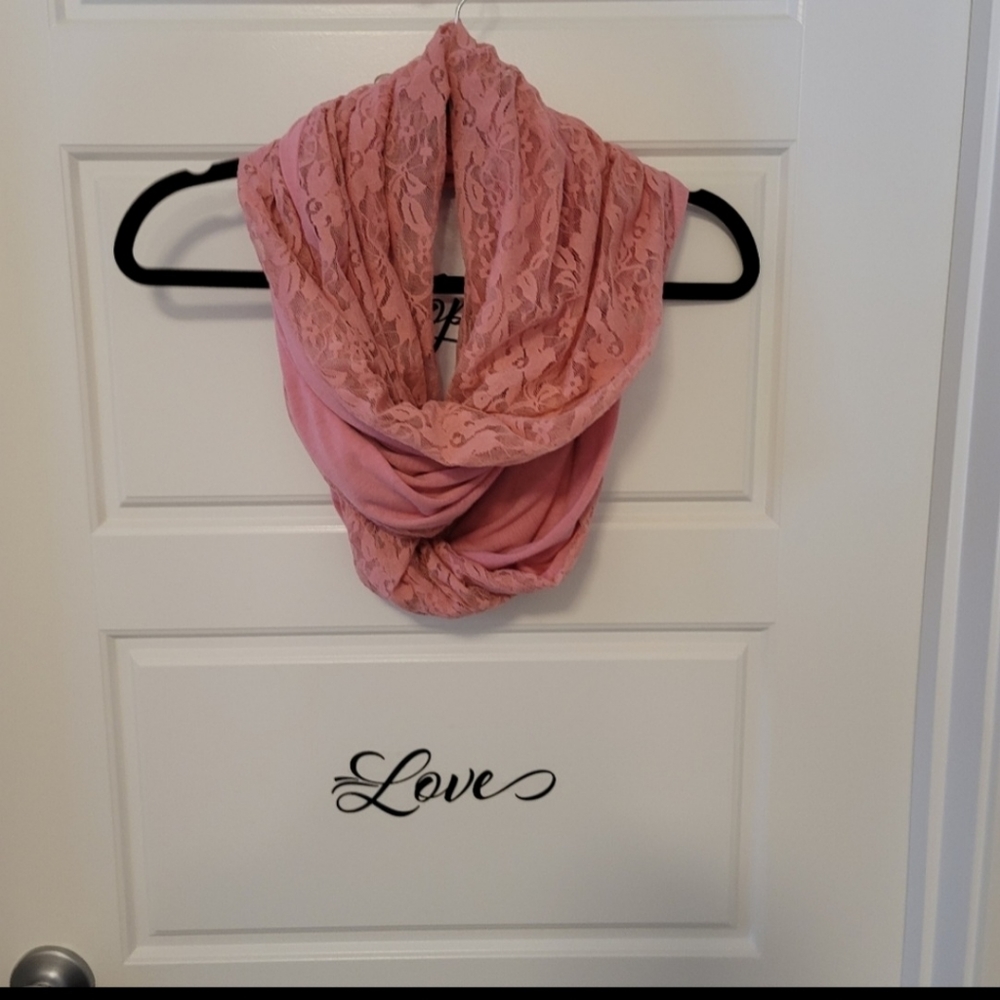 Scarfs - Picture 7 of 13